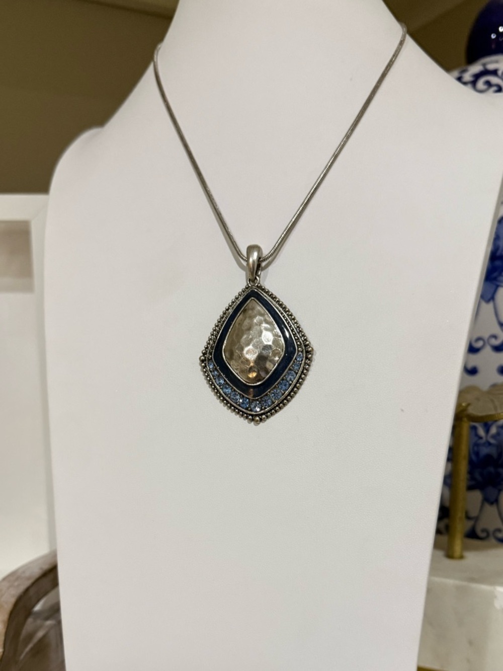 Premier Designs Hammered Pendant Blue and Silver Toned Necklace - Picture 2 of 9